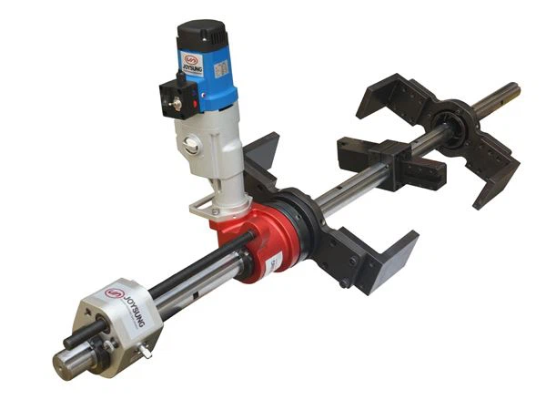 Přenosný vyvrtávací stroj pro opravy ve strojírenství